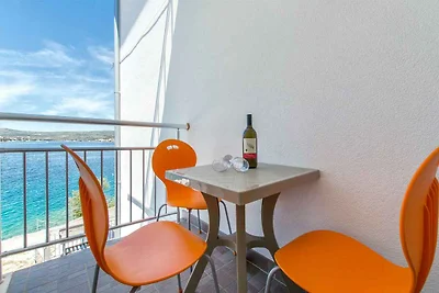 Ferienwohnung am Meer mit Balkon