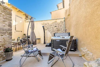 Renoviertes Steinhaus mit Whirlpool in