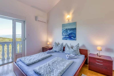Ferienhaus mit Pool und Grill