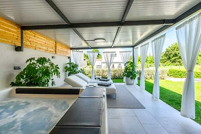 Villa mit Pool, Klimaanlage, Internet und ein