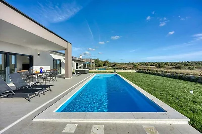 Villa mit Privatpool und Whirlpool