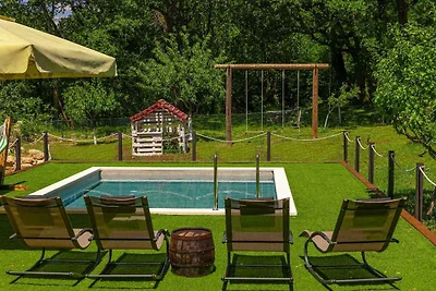 Ferienhaus an ruhiger Lage mit Pool