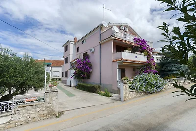 Ferienwohnung mit Terrasse und Grill