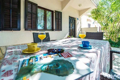 Ferienhaus mit Garten und Klimaanlage