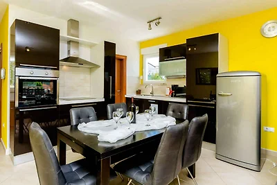 Ferienwohnung mit Klimaanlage und Pool