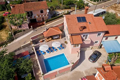 Ferienhaus Mit Pool und Wellnessbereich