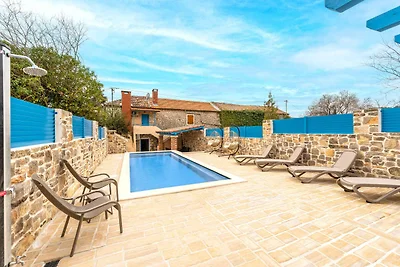 Ferienhaus mit grosser Terrasse und 2 Bäder