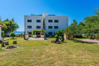 Komfortables Ferienhaus Kurta mit Meerblick i