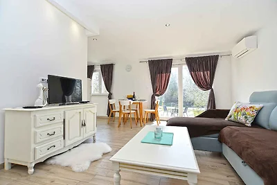 Ferienhaus mit Garten und Grill