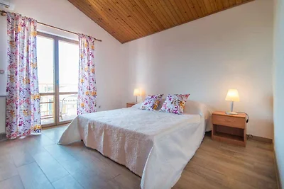 Ferienwohnung mit Balkon und Meerblick