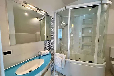 Ferienwohnung mit Balkon, Klimaanlage und