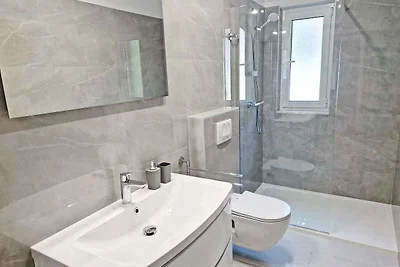 Ferienwohnung modern eingerichtet nur 300 m v