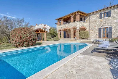 Villa mit Klimaanlage und Pool