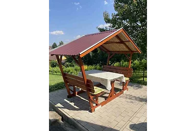 Ferienhaus mit grossem Garten, Gartenpavillon