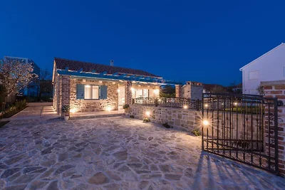 Villa mit Pool, Klima und Grill