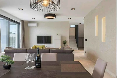 Villa mit privatem Pool und Whirlpool