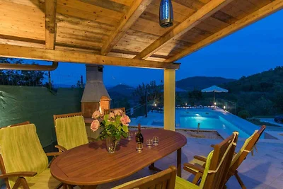 Ferienhaus mit Pool und Klimaanlage