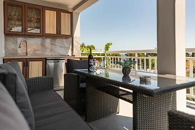 Ferienwohnung im zweiten Stock mit Meerblick