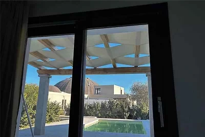 Villa mit Aussenpool und Klimaanlage