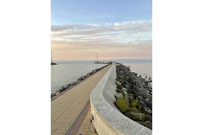 Ferienhaus in Strandnähe mit Terrasse und