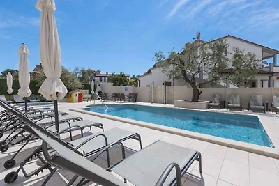 Ferienwohnung mit Klimaanlage, mit Aussenpool