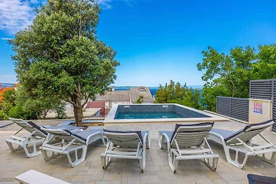 Villa komfortabel eingerichtet mit Pool