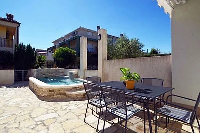 Ferienhaus mit Pool und Klimaanlage