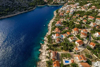 Komfortable Villa Marina mit privatem Pool un