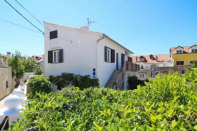 Ferienwohnung mit Balkon, Klimaanlage und