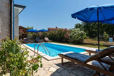 Villa mit Pool und Klimaanlage
