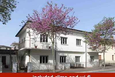 Ferienwohnung mit Klimaanlage und Balkon