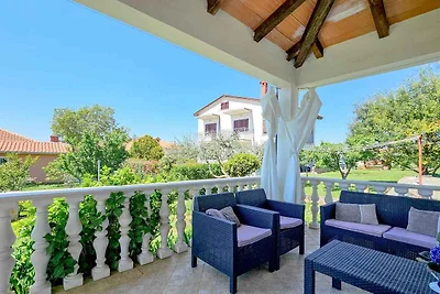 Ferienwohnung mit Terrasse und Garten