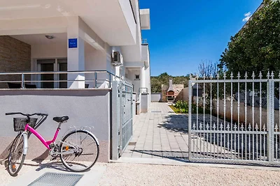 Gemütliches Ferienhaus Andela in Sukošan bei