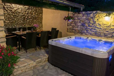 Charmantes dalmatinisches Steinhaus mit priva