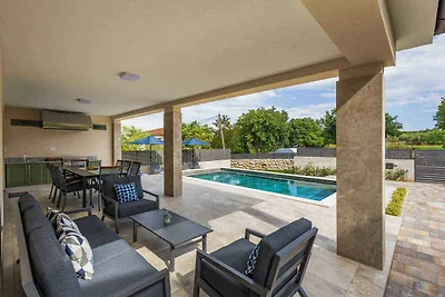 Villa Mit einem schönen Pool