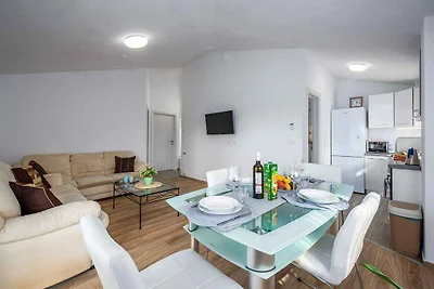 Ferienwohnung mit Garten und Klimaanlage