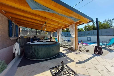 Ferienhaus mit Aussenpool und Whirlpool