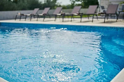 Villa mit Klimaanlage und Pool