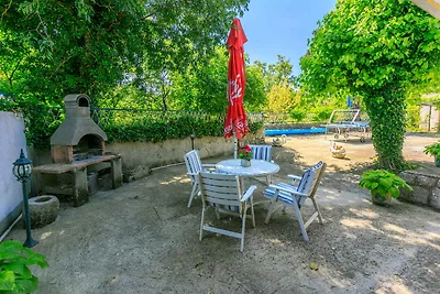 Ferienhaus mit Pool und Klimaanlage