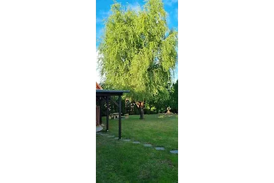 Ferienhaus mit Gartendusche und Gartenpavilon