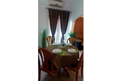 Ferienwohnung mit Klimaanlage, Balkon und