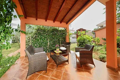 Ferienwohnung mit Garten und Klimaanlage