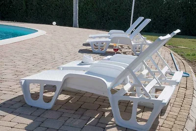 Villa mit Aussenpool und Internet