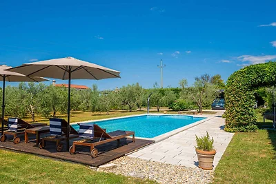 Villa mit Pool und Sauna