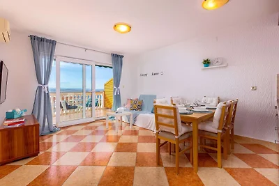 Ferienwohnung mit Meerblick und Pool