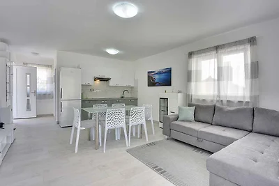 Ferienhaus mit Terrasse und Pool