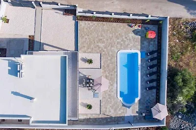 Villa mit Pool und Klimaanlage