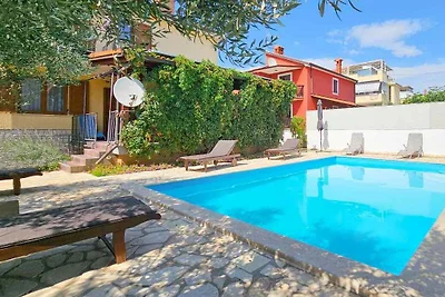 Ferienwohnung mit Pool und Garten