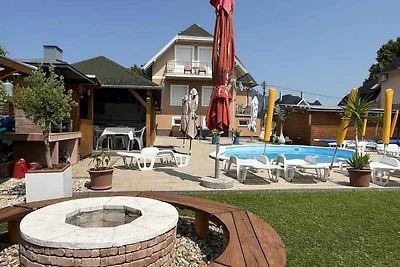 Ferienwohnung mit beheiztem Pool und Internet