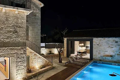 Villa mit Pool und Klima